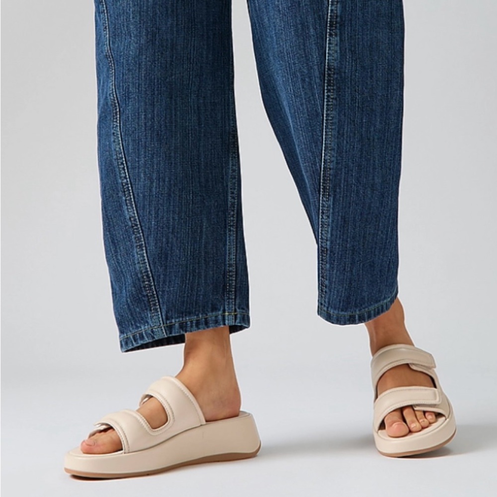 Fitflop F Mode padded leather two bar sandals.